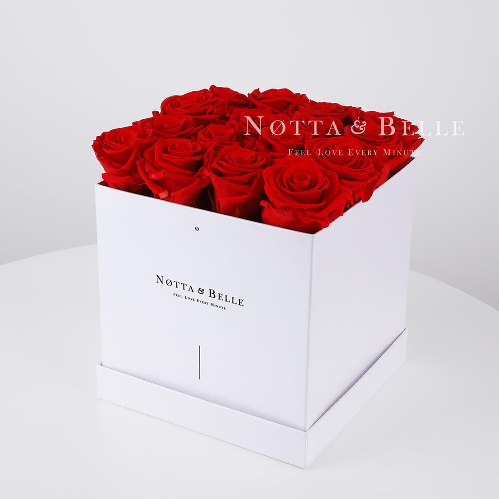Ramo rojo «Romantic» en una caja blanca - 17 piezas