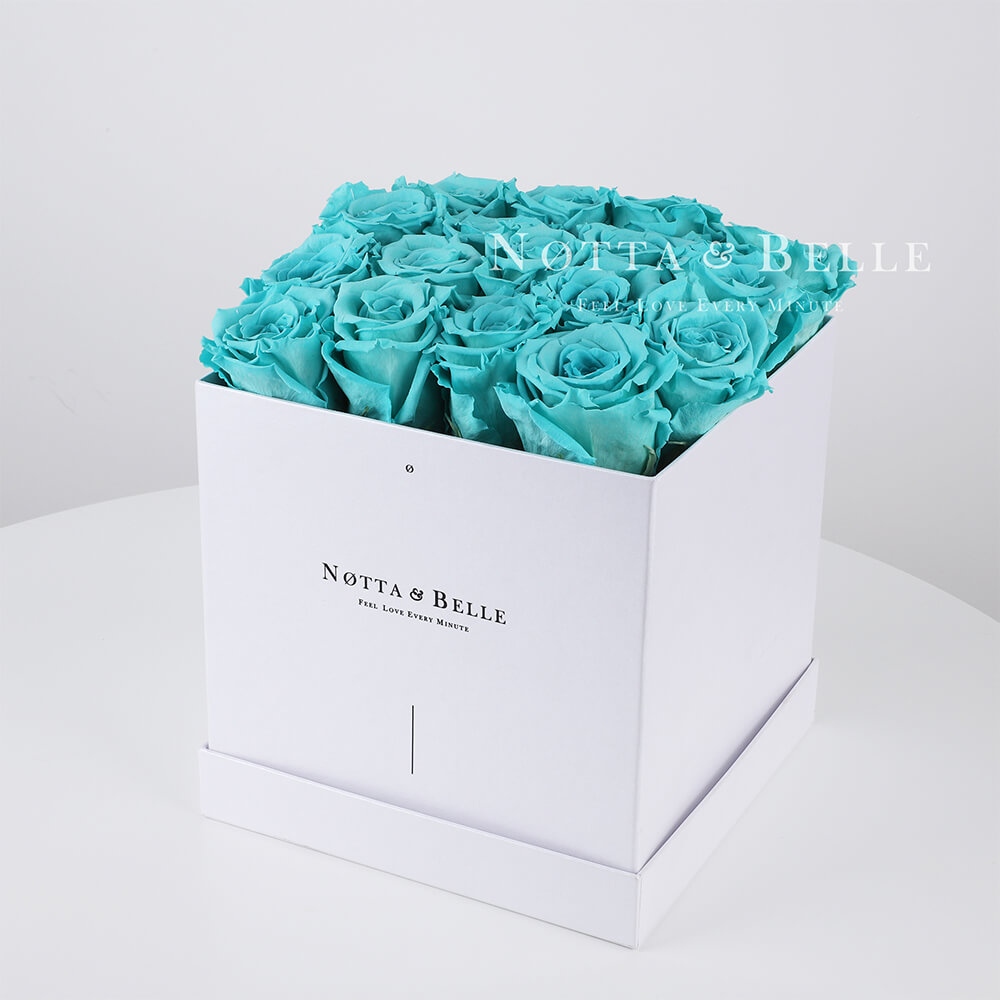 Ramo turquesa «Romantic» en una caja blanca - 17 piezas
