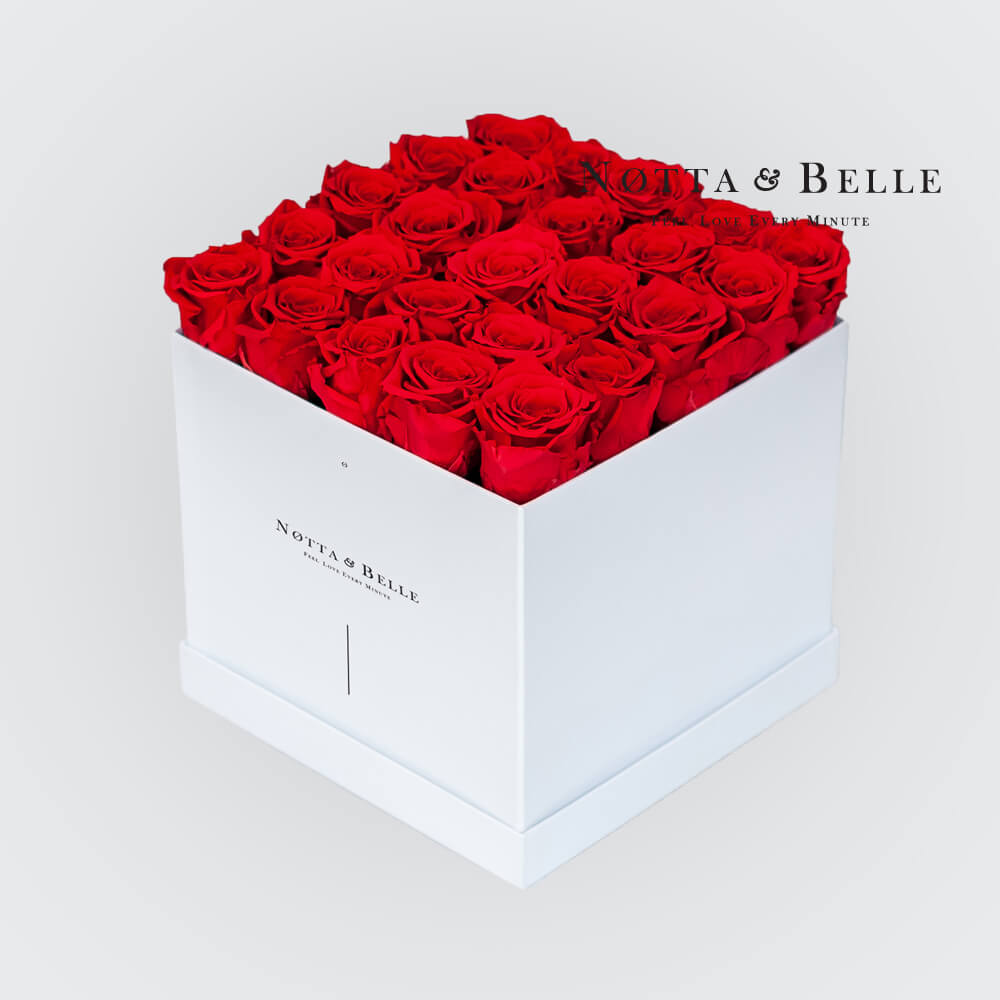 Ramo rojo «Romantic» en una caja blanca - 25 piezas