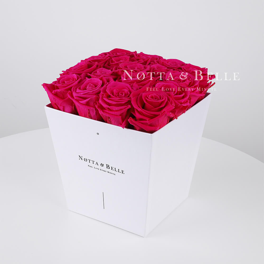 Mazzo colore rosa acceso «Forever» in una scatola bianca - 17 pz.