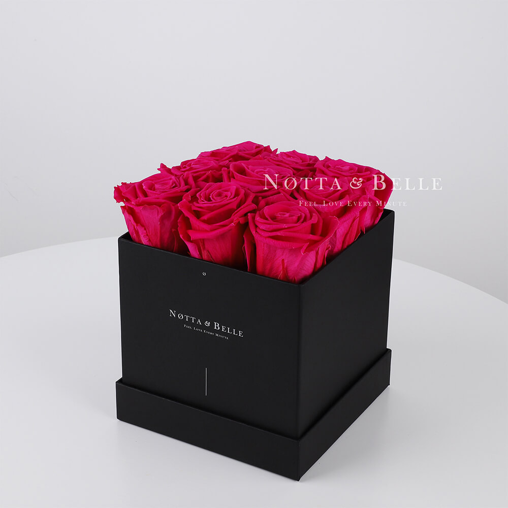Mazzo colore rosa acceso «Romantic» in una scatola nera - 9 pz.
