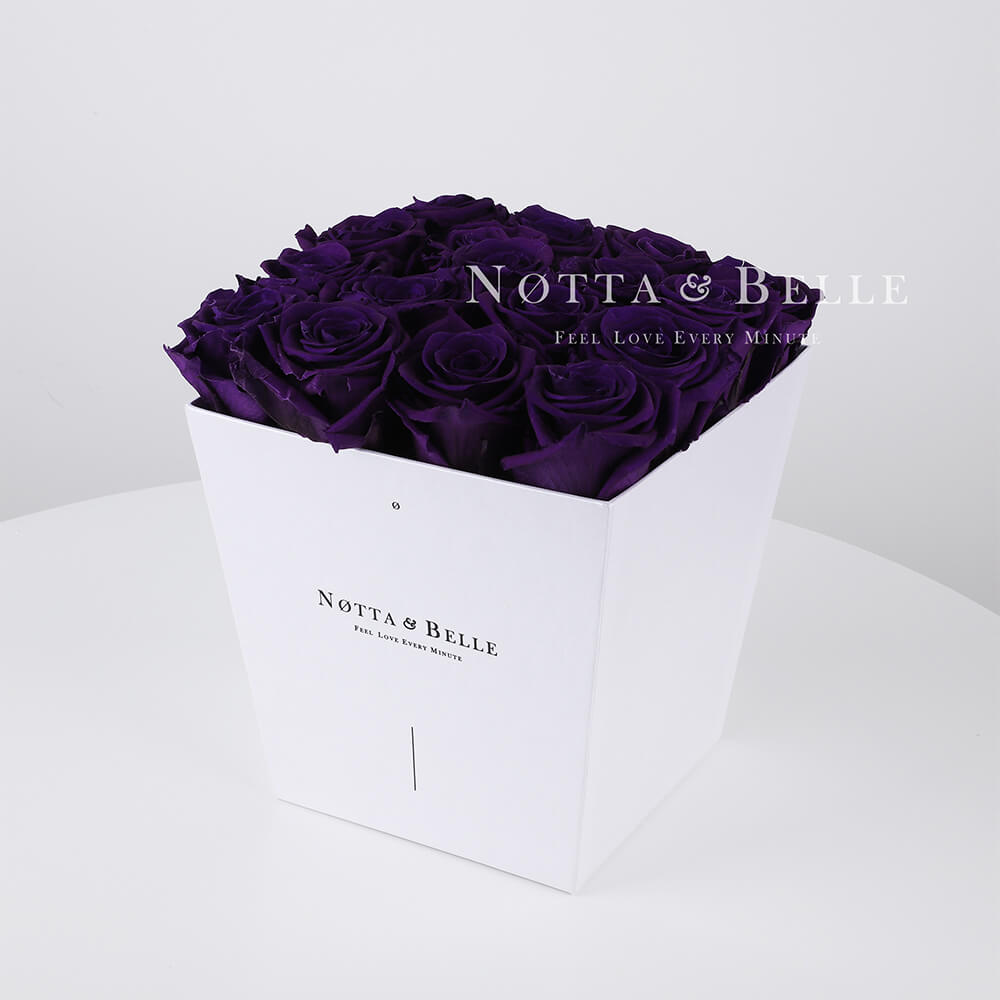 Mazzo colore viola «Forever» in una scatola bianca - 17 pz.