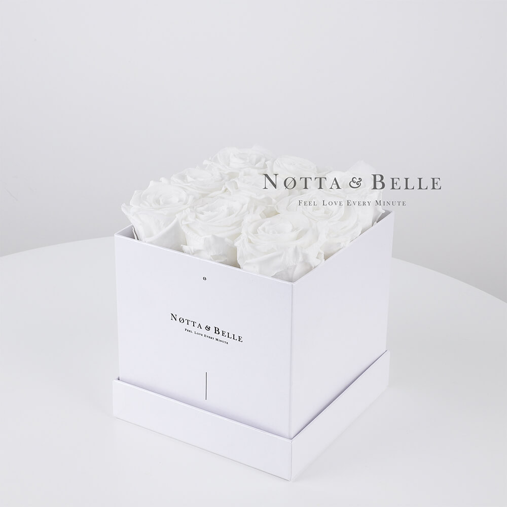 Ramo blanca «Romantic» en una caja blanca - 9 piezas